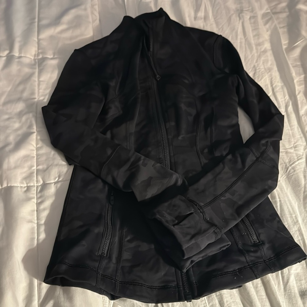 Black camo Lululemon Align Jacket size 4 worn a few times. Excellent condition.